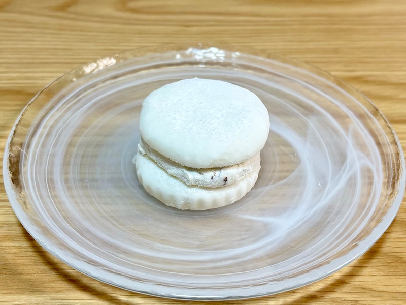 冷凍庫で保存するタイプのスイーツ。食べる前に解凍します 