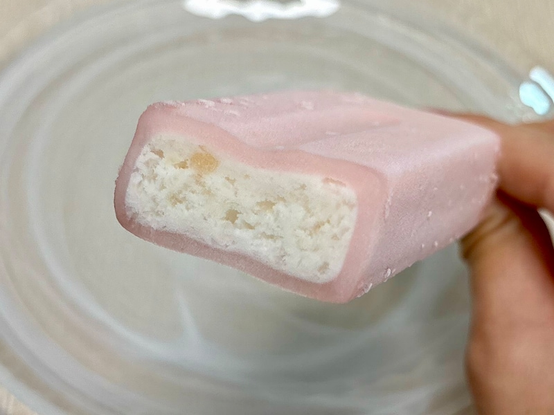 桃のミルクかき氷のおいしさをワンハンドで楽しめます！ 