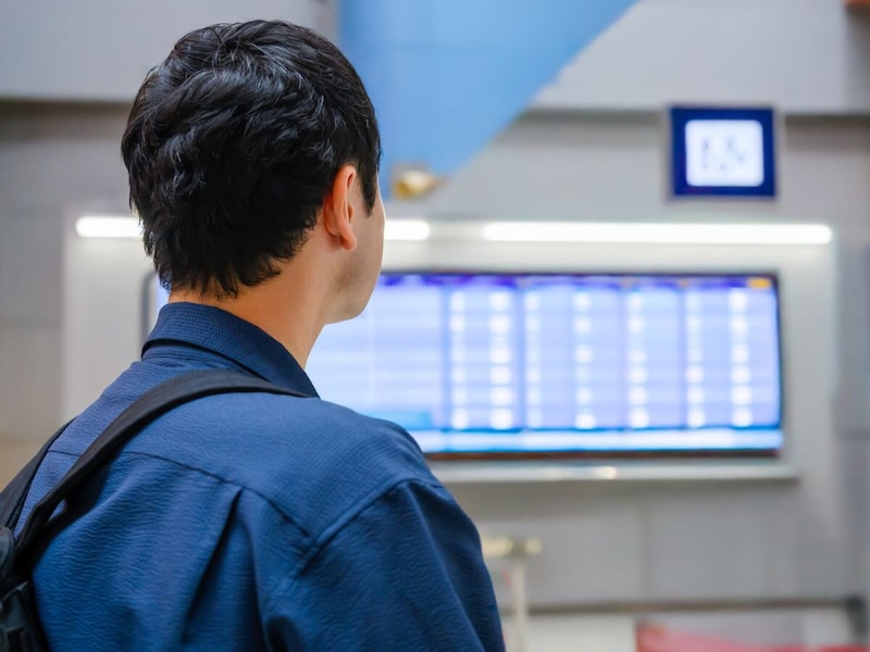 週末のフライトを避けて、朝早い便を選んでいます