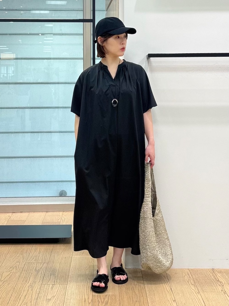 体が泳ぐようなゆとりがあり、大人の女性も着やすいシルエット 出典:WEAR