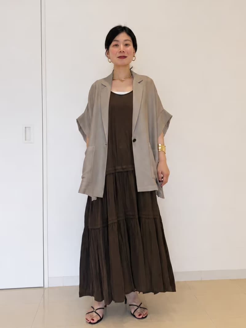 【OKコーデ】きれいめな半袖ジャケットは、実はメッシュ素材で通気性も抜群 出典:WEAR