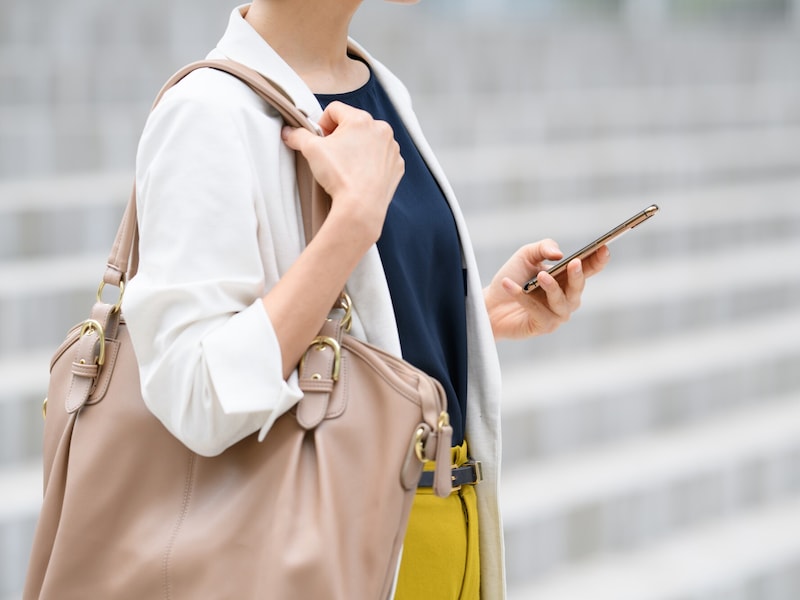 通勤中の女性