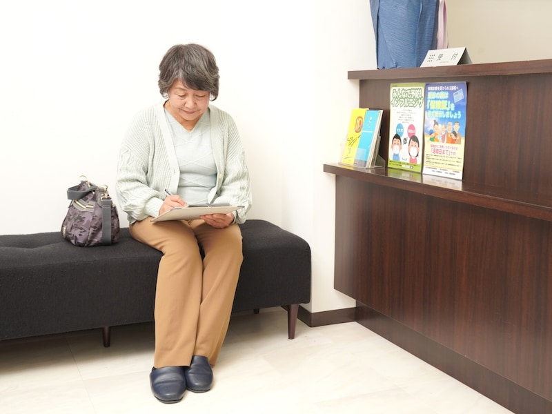 待合室の女性