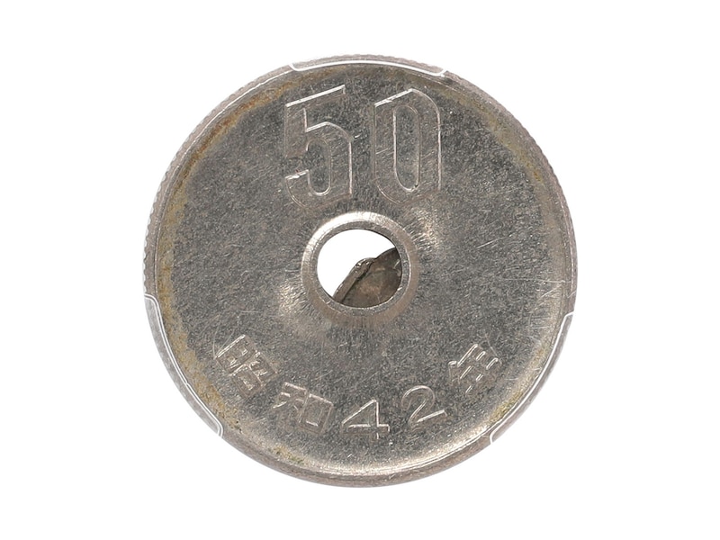 28万円で落札された実際の50円玉（裏） ※画像：レトロコインオークションVol.15 LOT：212 現行貨幣 50円白銅貨 昭和42年 / 1967