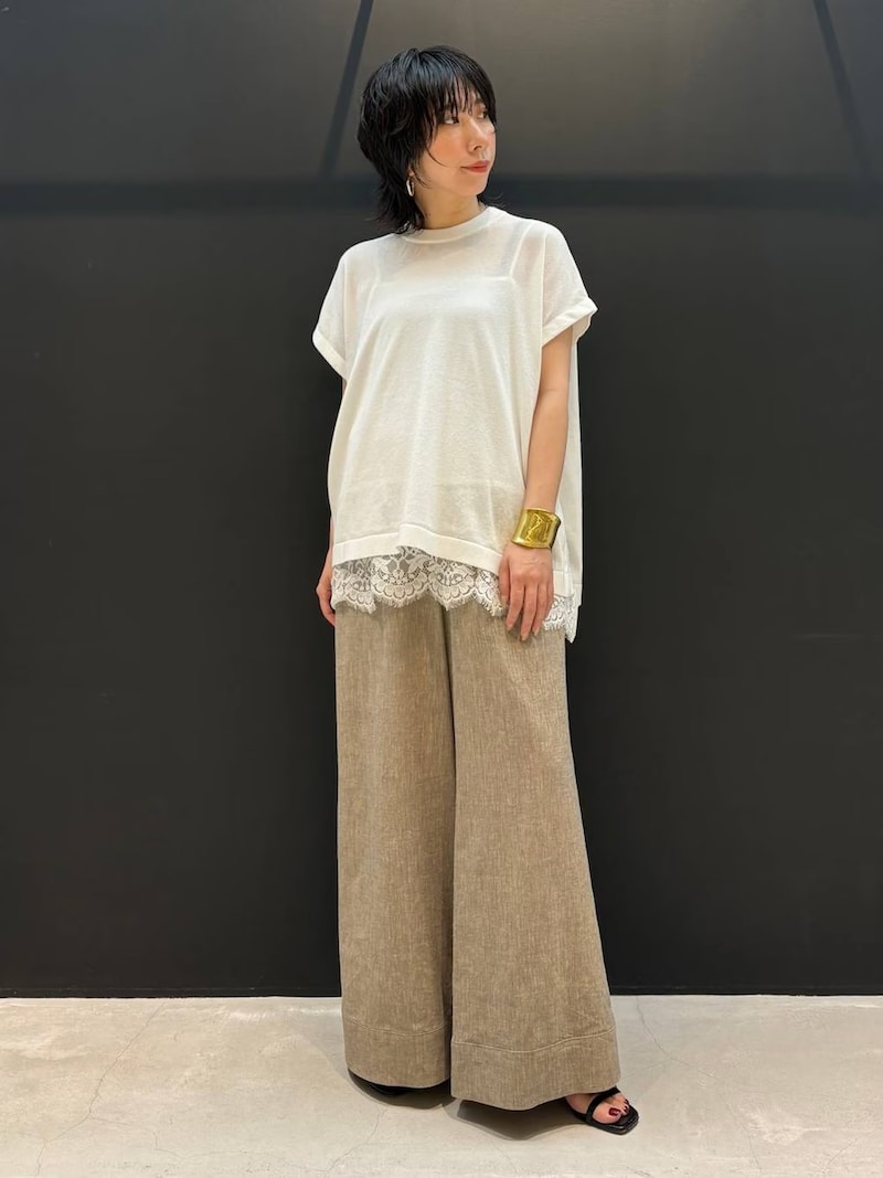 【OKコーデ】白やベージュの着こなしは光を反射してくれるため涼しく着られます　出典：WEAR