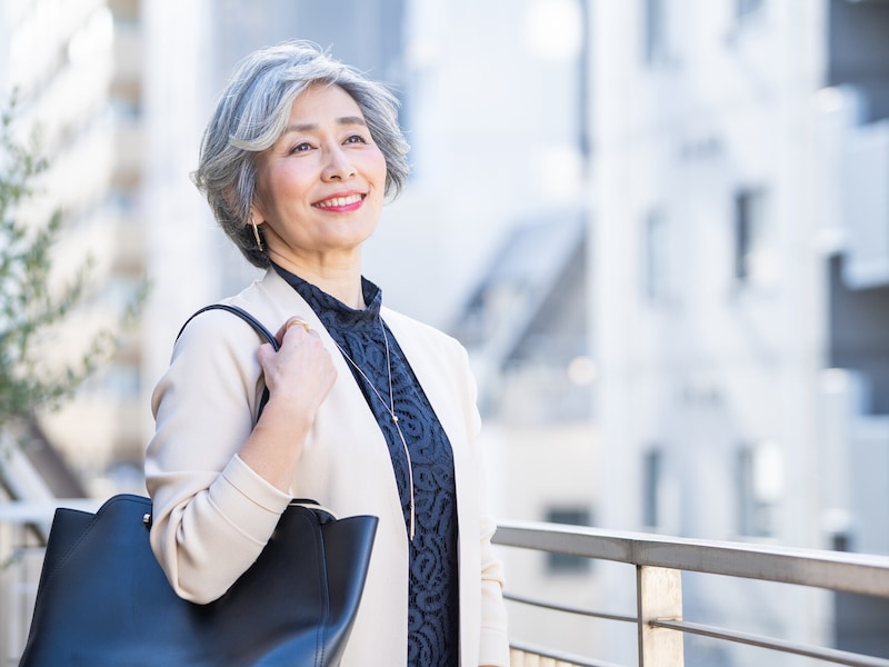 関節リウマチで障害年金を申請しました。認められた場合、63歳からの特別支給の老齢厚生年金は受け取れなくなるのでしょうか？（画像：PIXTA）