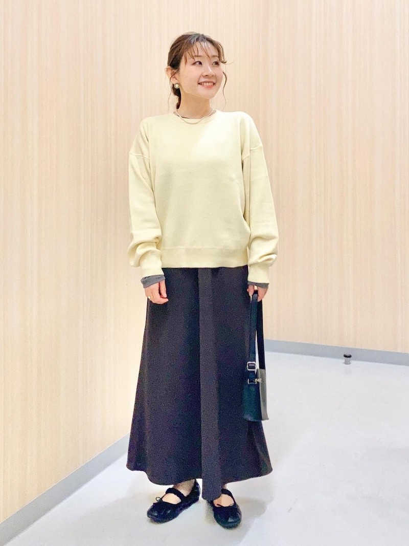 ワンピースの上からコットンニットをオン　出典：StyleHint