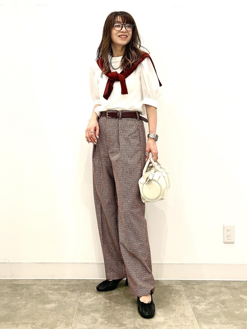 チェック柄のパンツと合わせてクラシックな雰囲気に　出典：StyleHint