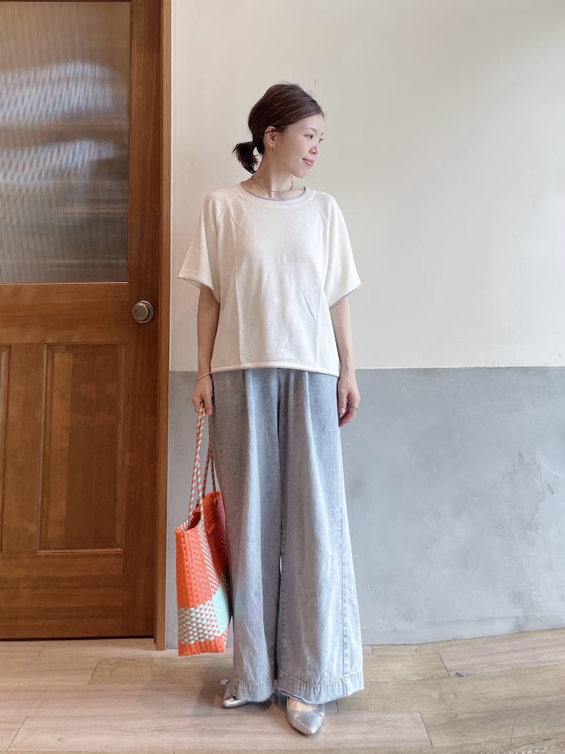 ウエストがイージー仕様の楽ちんワイドデニム　出典：WEAR