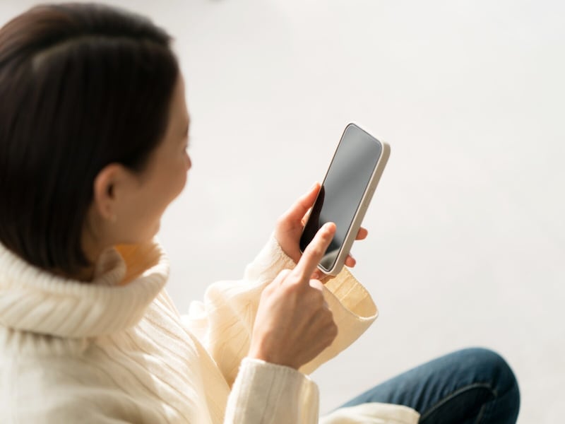 スマートフォンの充電以外にも使えて便利 ※画像：PIXTA