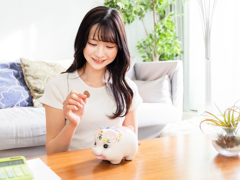 老後は年金を月18万円くらいほしい。現役時代の年収はどのくらい必要ですか？（画像：PIXTA）