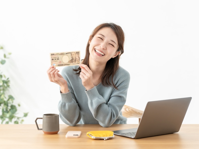 金利が上がったら現金はいくら持つべき？（画像：PIXTA）