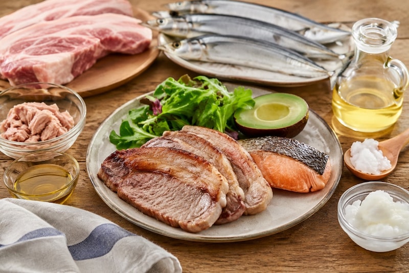 糖質を抑えて脂質を摂ることでケトン体の活性化を目指すケトン食