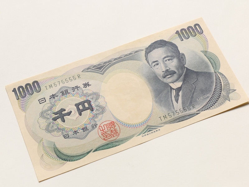 夏目漱石の千円札は見たことがない若い世代もいるかもしれません ※画像：PIXTA（画像はイメージ）