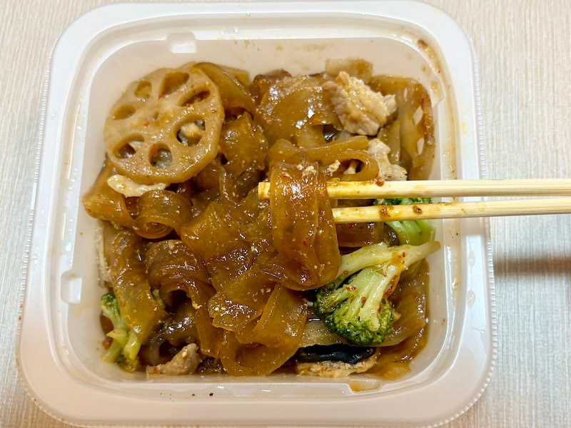 麻辣の旨辛なおいしさが春雨にしっかりしみています