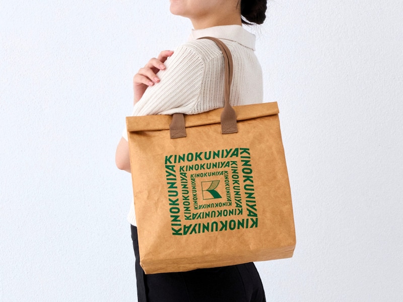 紀ノ国屋「リンクリー保冷バッグL」は手持ちでも肩掛けでも(画像出典:紀ノ国屋)