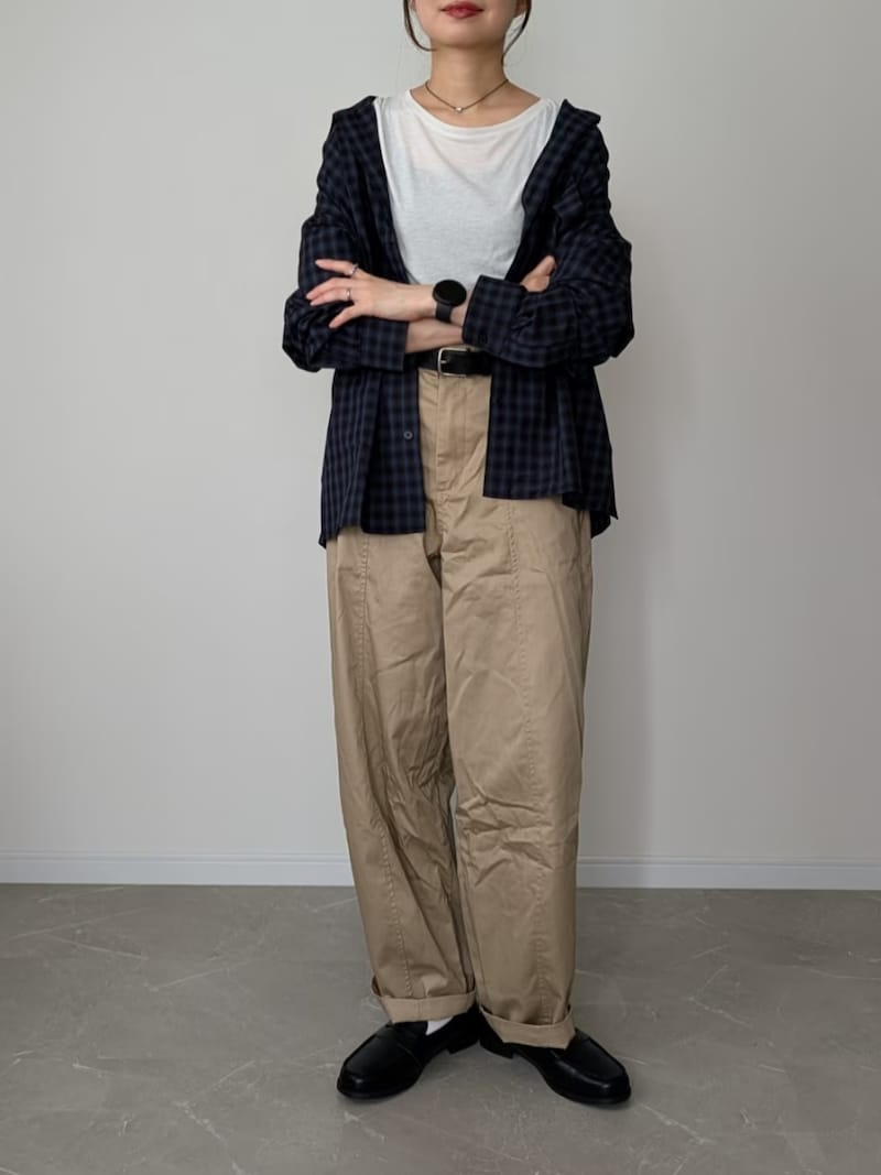 さっと羽織るのにもぴったりなやわらかい素材のメンズシャツ　出典：WEAR
