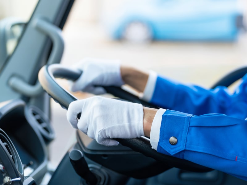 「都バス運転手が年収1000万円」と聞いてどう思う？　※サムネイル画像：PIXTA
