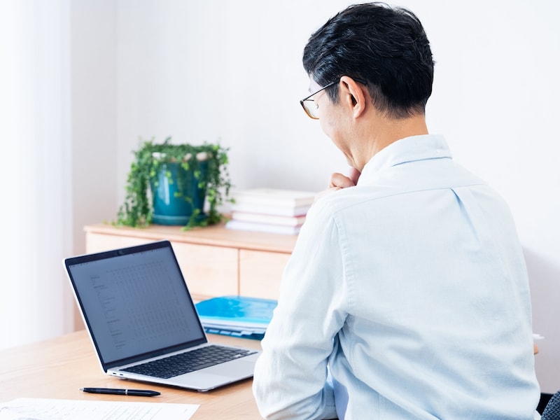 65歳以上で週15時間のパートをしていても、高年齢求職者給付金はもらえる？（画像：PIXTA）