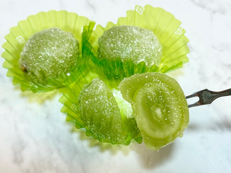 シャインマスカットを求肥で包んだ一品。そのまま食べるよりおいしいかも!? 