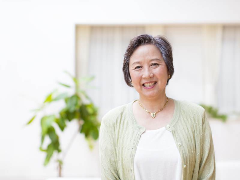 68歳女性が始めた「昔の写真・年賀状」の宝探し※サムネイル画像：amanaimages