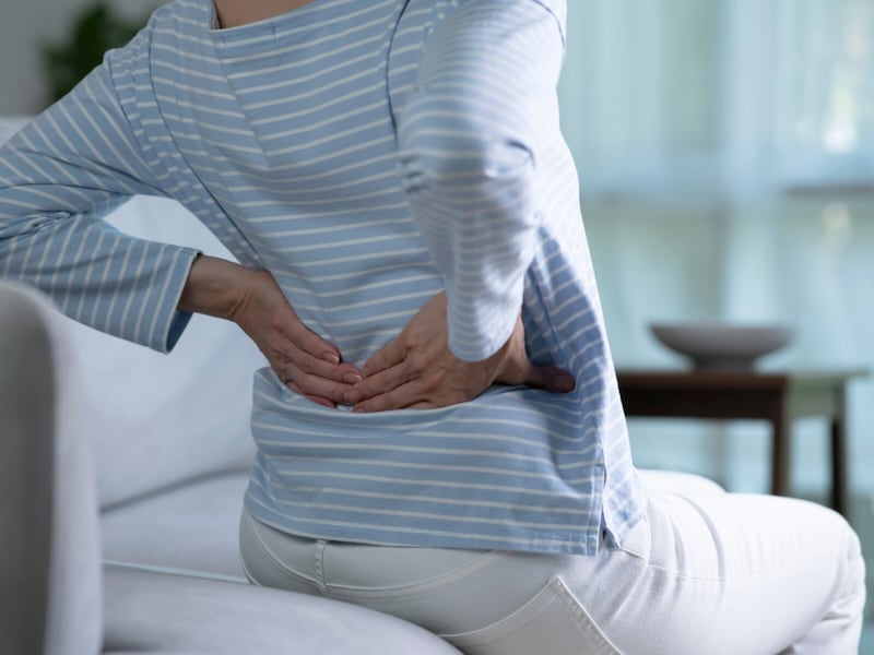 腰痛に悩む東大名誉教授が「1日で回復」したシンプルな方法とは？ ※画像：Shutterstock.com