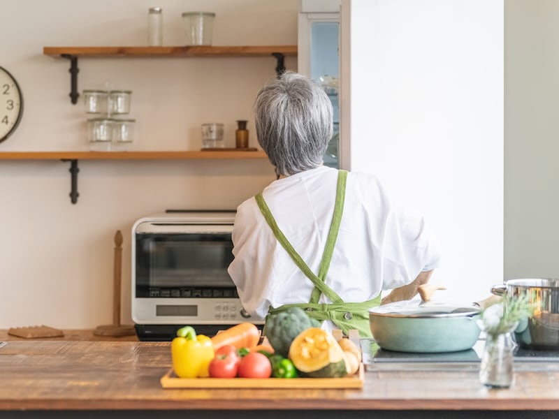 同居義母の「やったつもり」の家事がストレスに（画像：PIXTA）