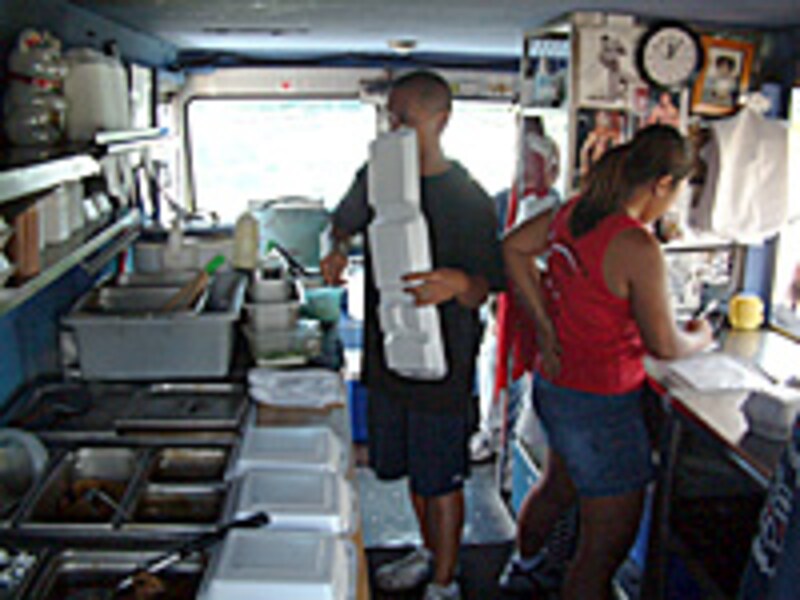 プウワイナニズのワゴン内