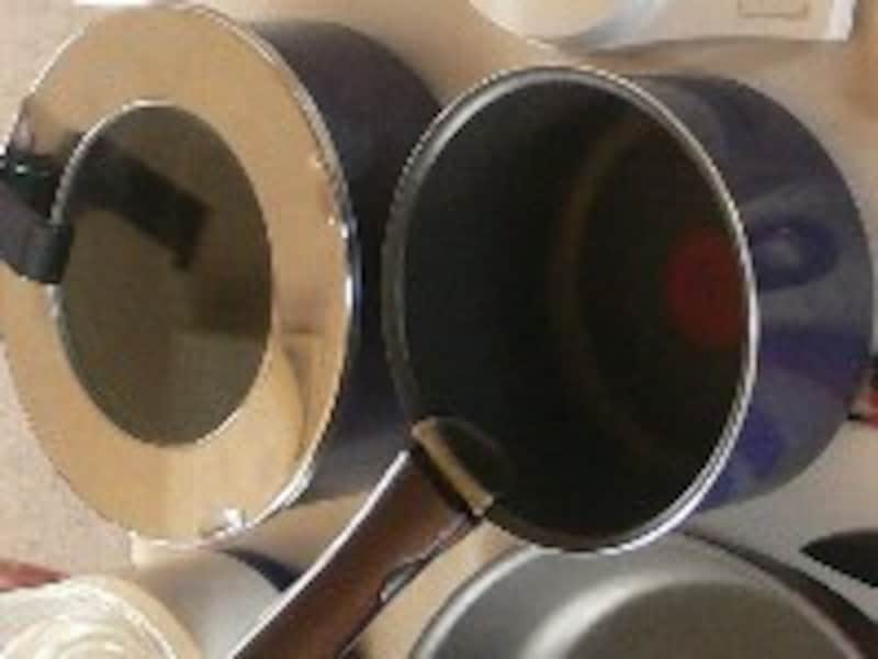 画像の鍋は取っ手が外せるティファール