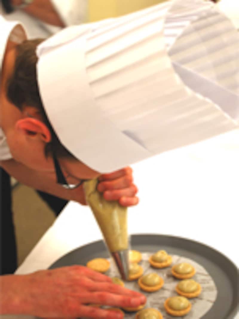 マカロンづくり