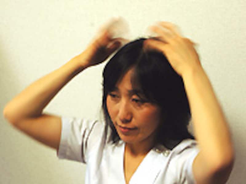 セルフヘッドマッサージ