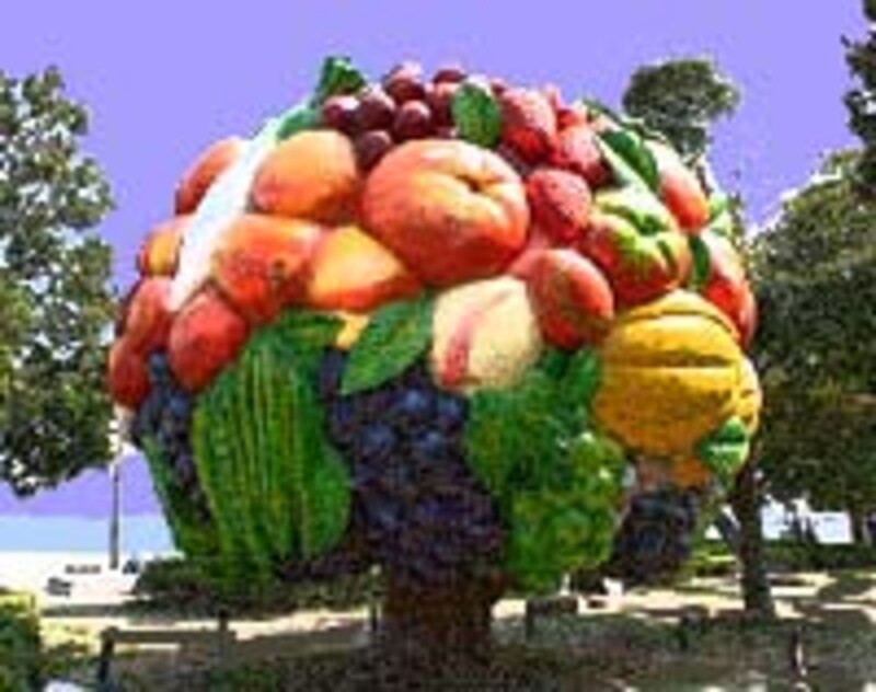 フルーツツリーの前で