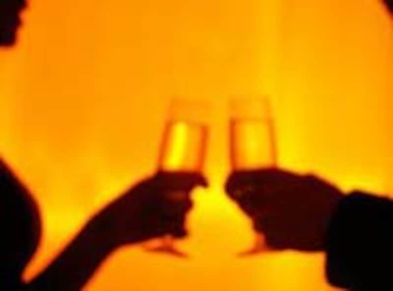 「ハイ、乾杯」