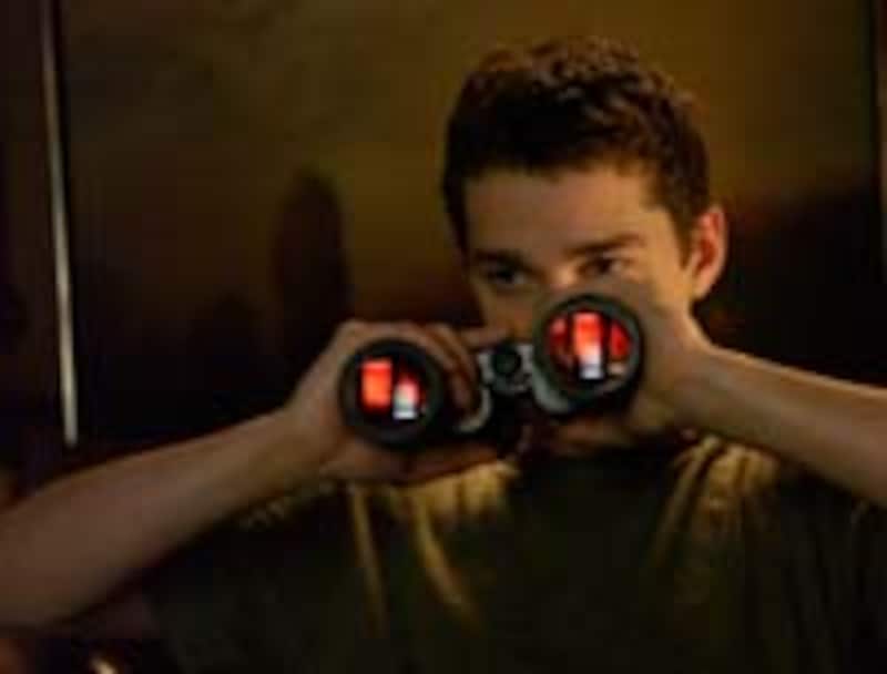 その覗き見は危険！<br>(c) 2007 Dream Works LLC and Cold Spring Pictures. All rights reserved.