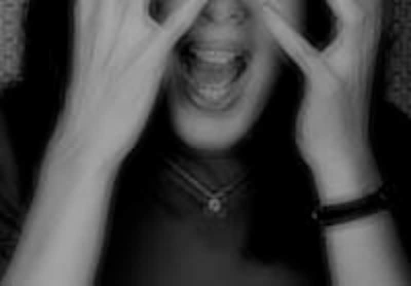 女性の叫び声が！