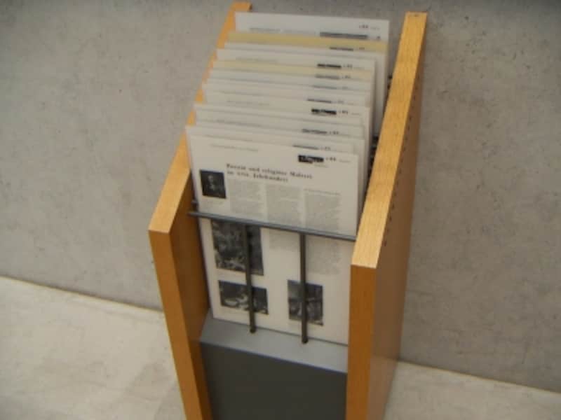 各展示室に置いてある解説カードは日本語もある