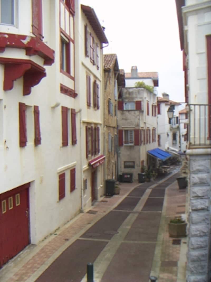 裏道にも味のあるお店が点在