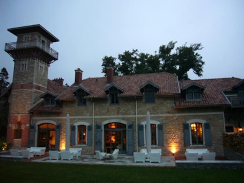 馬小屋を改装し昨年オープンした、ル・ボーマノワール