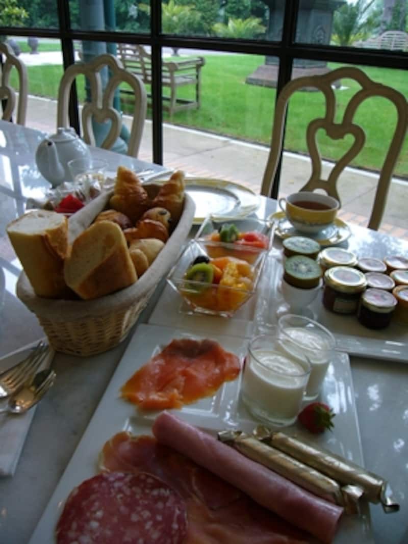 フルーツたっぷりのヘルシーな朝食