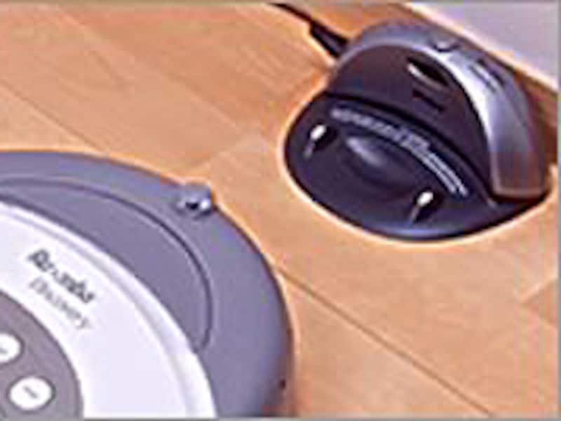 ホームベースに戻るルンバ