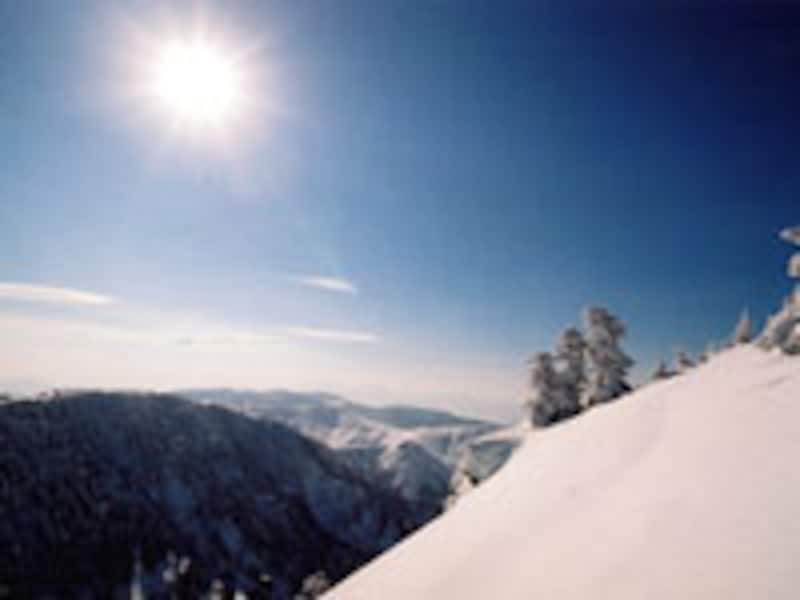 雪山の太陽