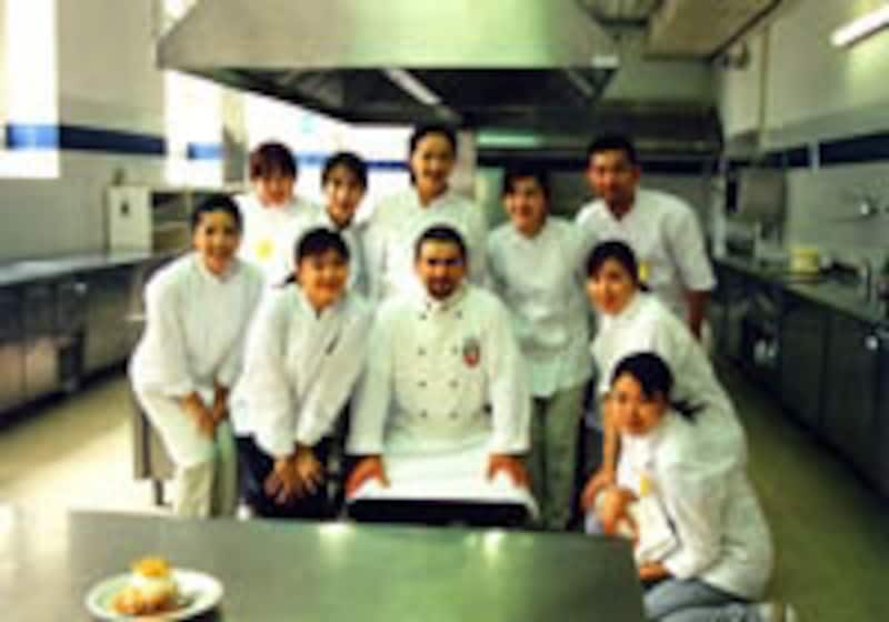 ホテル学校のキッチン