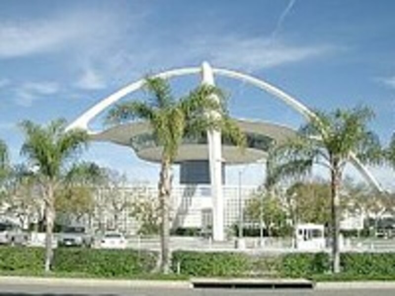 ロサンゼルス空港も入国審査の厳しい空港のひとつ。特に長期留学経験のある人は要注意。なぜまた留学するのかが問われます