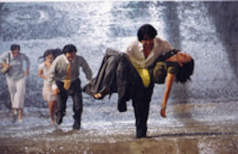 チョルスは何が何でもスジンのそばにいようとする