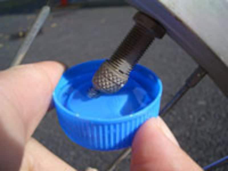 虫ゴムが劣化しているかを確認