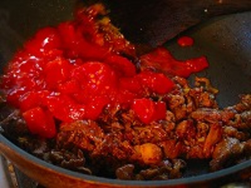 トマトを加える