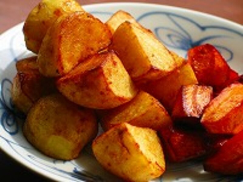 ジャガイモとニンジンを揚げる