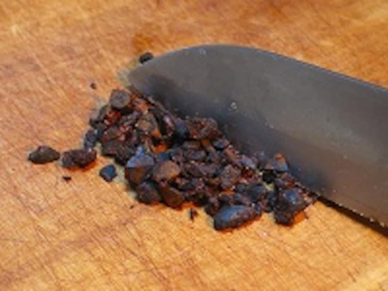 豆鼓をみじん切りにする