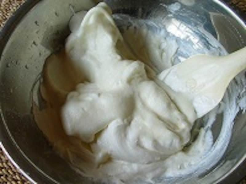 メレンゲを混ぜ合わせる