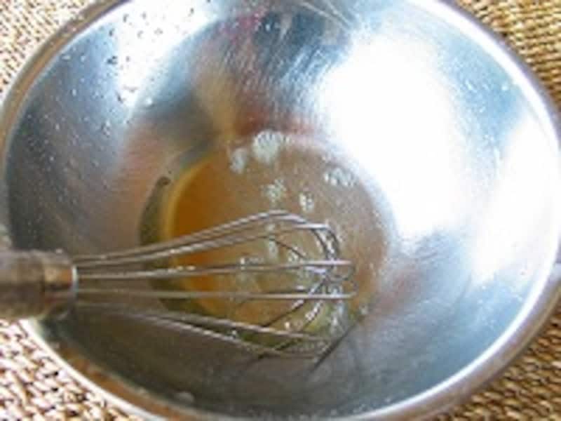 卵白を泡立てる